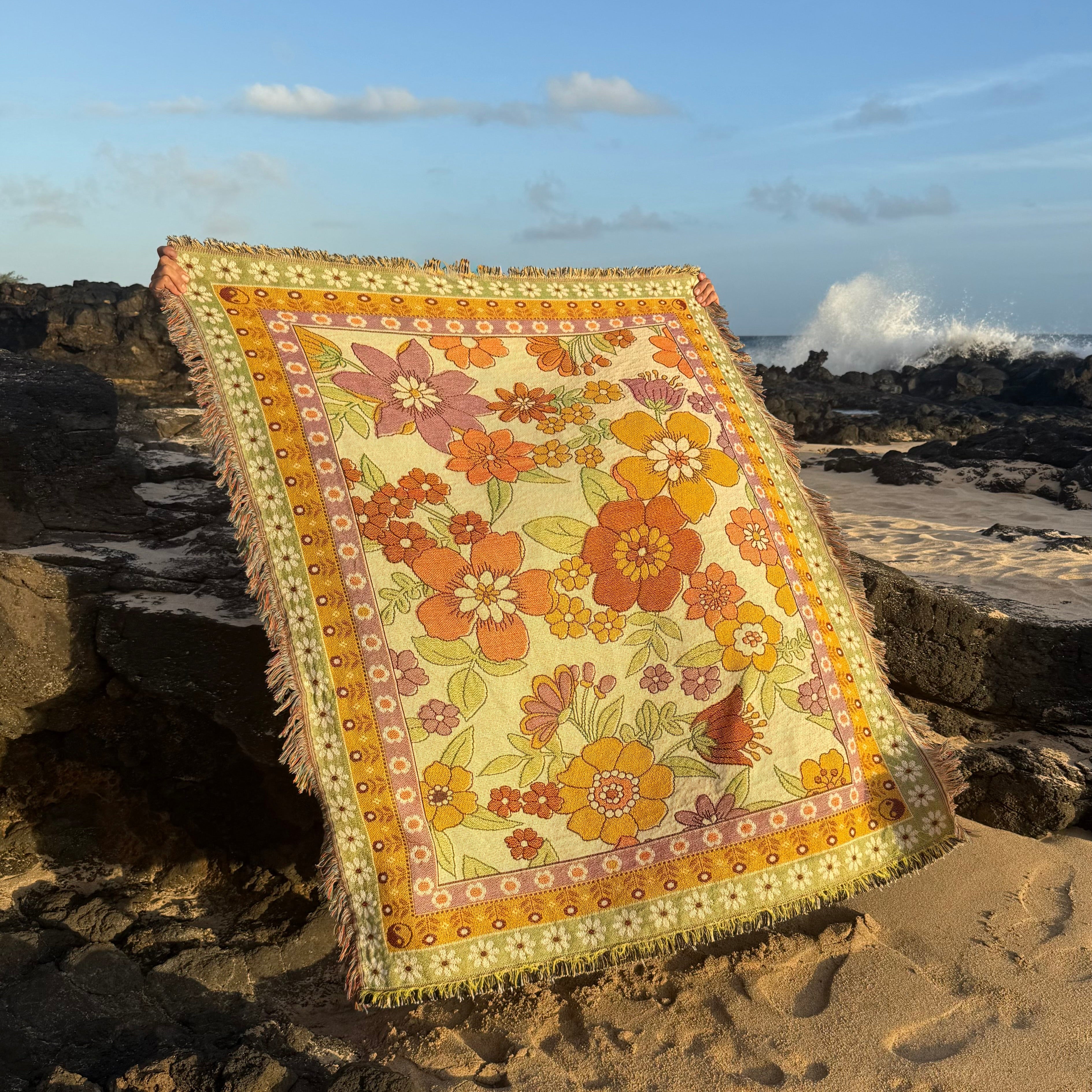 Premium Woven Outdoor Blanket – The Daytrip Beach & Picnic